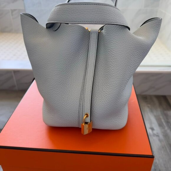 Hermès Picotin Lock 22 Bleu Pale Clemence Gold Hardware - Picture 3 of 9